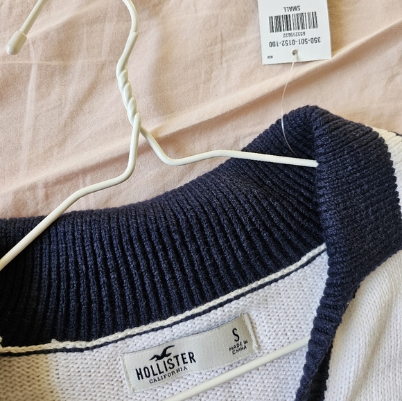 Hollister Sweater - Picture 2 of 3
